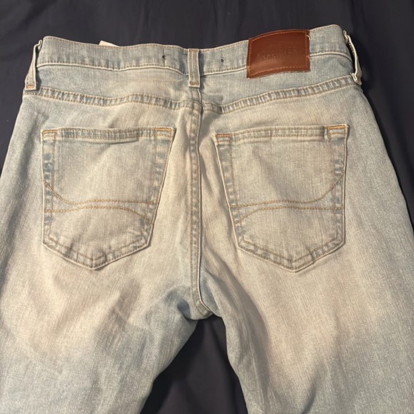 Skinny Hollister jeans, size W26 L30. Only worn once - Picture 3 of 4